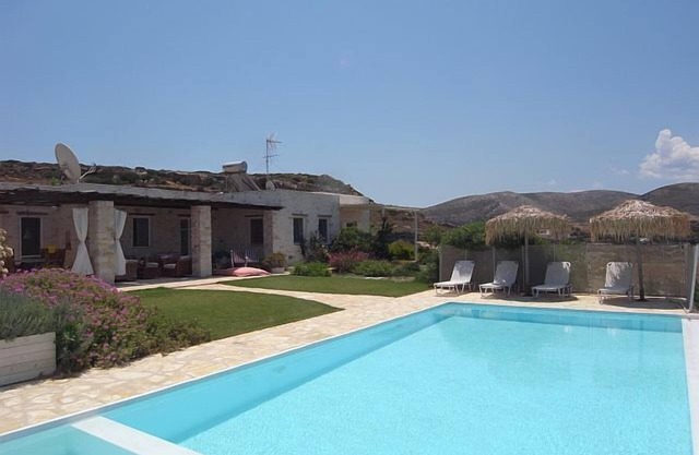 Casa familiar Naoussa, piscina con zona infantil y de una valla,
