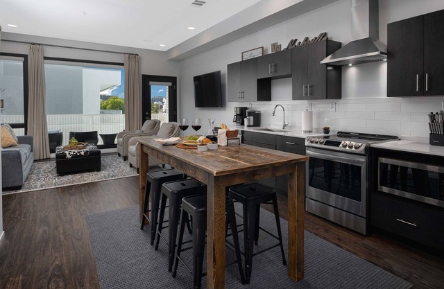 Nashville Condo--Walking Distance to The Gulch, Free Parking, Private Balcony