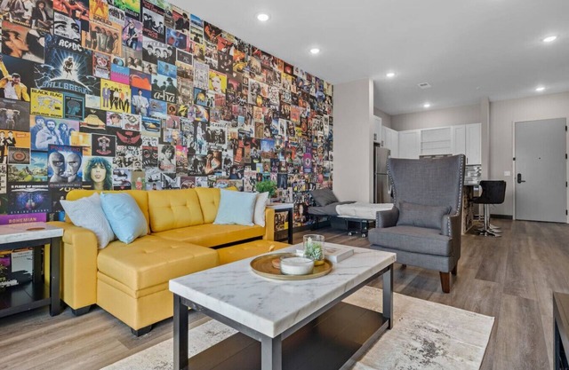 Nashville Oasis: Chic Comfort & Central Location