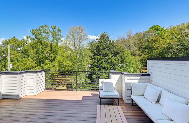 Pet-Friendly Nashville Townhouse w/ Private Deck!