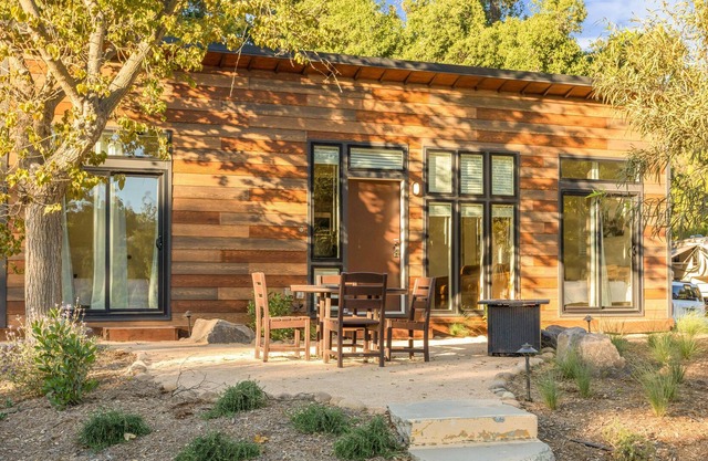 Native Falls Cabin (2BR Modern) - 2 bedroom, 1 bath Deluxe Cabin