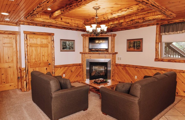 Deluxe Lodge Suite 101