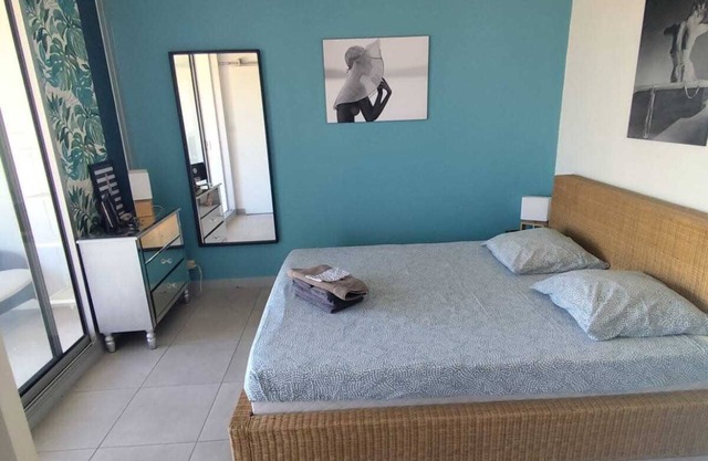 Naturiste Cap d'Agde Héliopolis F 71
