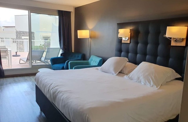 Naturiste Cap d'Agde Jardin d'Eden -Couples Only- Piscina Jacuzzi