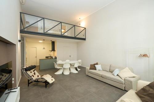 Navigli-Duomo, Free Indoor Parking