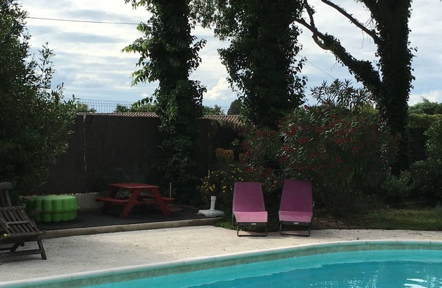Cerca de Avignon precioso apartamento en casa, terraza privada, piscina (5x10)