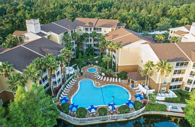 Cerca de Disney 1 BR Condo w / Mini Kitchen, Sleeper Sofa & Resort Pools