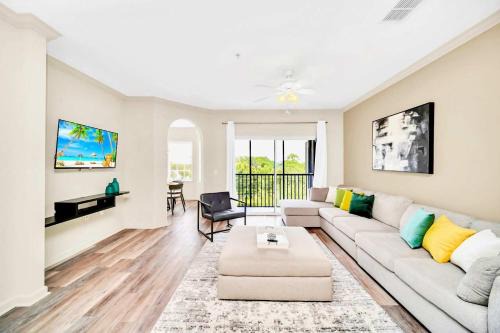 Near Disney 2BR King Queen with Hot Tub & Games room