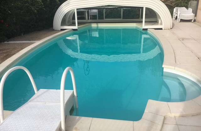 Cerca de FLORAC - CASA con piscina - 4 a 9 personas modulares
