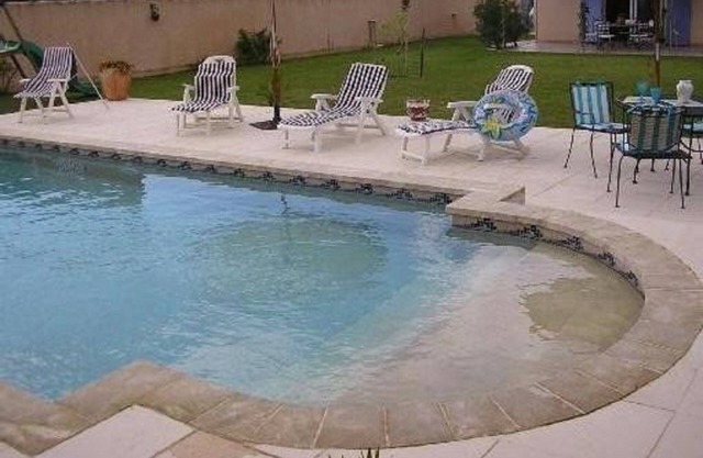 Villa 120 m² Pernes-les-Fontaines, piscina privada, jardín, caseta de piscina, terrazas