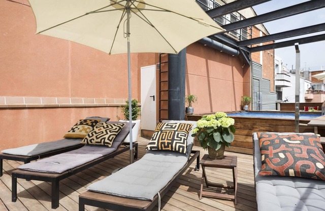 Cerca de La Catedral del Mar - 3 habitaciones 8 pax con piscina - WiFi gratis