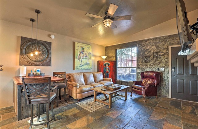 Tucson Home w / Porch & Lavish Yard cerca de Trail Heads