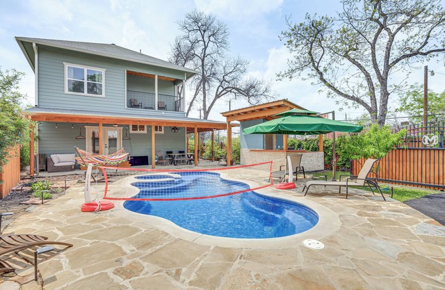 Near Zoo & Riverwalk: Spacious Home w/ Heated Pool