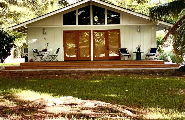 Nearly beachfront, peaceful bungalow at the reef. Snorkel, swim, lounge, nap.