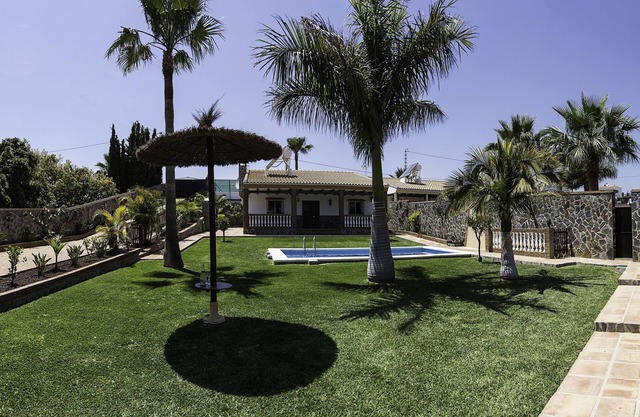 Nerja: VILLA CON AIRE ACONDICIONADO ( FRIO Y CALOR), CON PISCINA PRIVADA Y JARDINES, EN NERJA ( MÁLAGA) COSTA DEL SOL