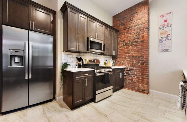 BBQ+Netflix+FreeParking in East Liberty Near Shops