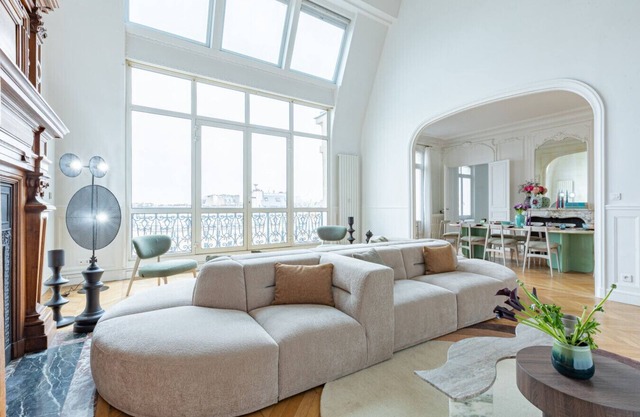 Neuilly - 4 rooms - Medium duration