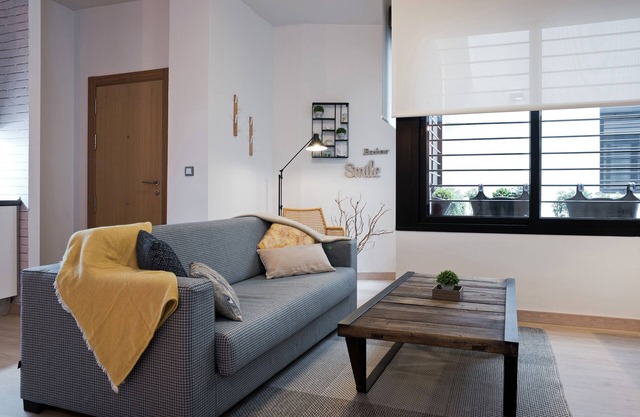 Nuevo apartamento de 1 dormitorio en el centro de Málaga con aparcamiento y piscina en la azotea