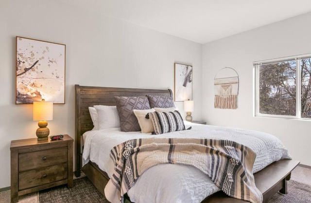 New 2 Bed 2 Bath Near Perry Dist and DT