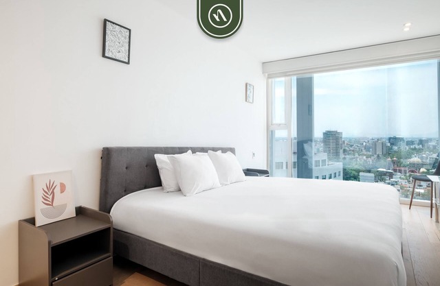 New 2 BR Condo in Condesa - Pool - City Skyline