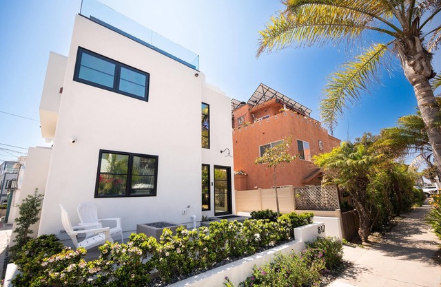 New 3 Story Luxury Home, Bay Views, 3 Patios!
