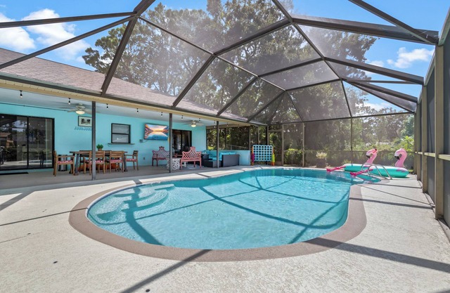 New! 4 Bedroom w/ Private Heated Pool! Pool Table! 4 TVs