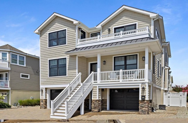 New 5 Bedroom house with Heated Pool