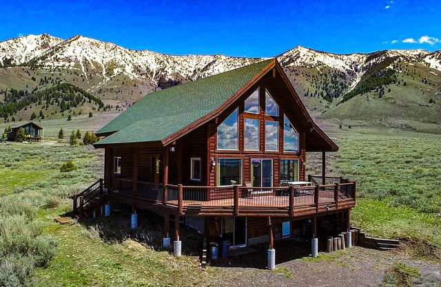 Nuevo, 5Br 3Ba Log Home Minutes de Yellowstone Park.
