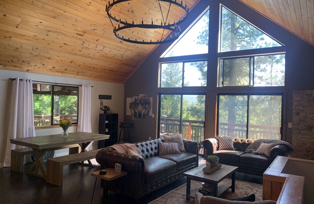 New!! *Arnold Treehouse* Updated, Sleeps 12, K9OK