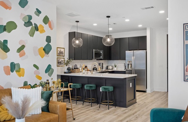 NEW! Bluegrass Bliss 5min->Broadway! Modern 2BR