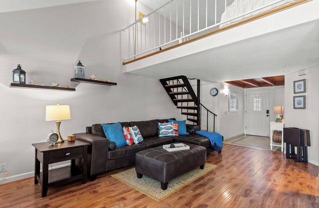 New! Bright 1 Bed with Loft in The Heart of Solana Beach