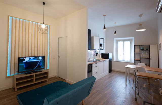 New bright and sober apartment near the center of Pistoia and Station Ferr