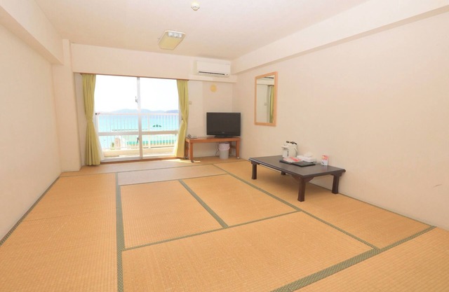 New building ocean view Japanese style room 12 tatami mats with unit bath Dinner and breakfast / Shimajiri-gun Okinawa