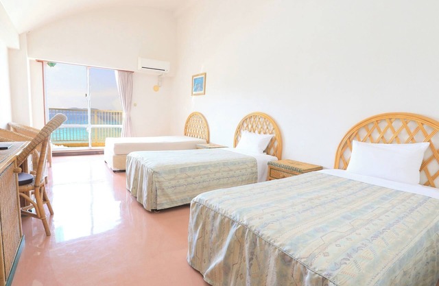 New building ocean view western style triple room with unit bath Dinner and breakfast / Shimajiri-gun Okinawa