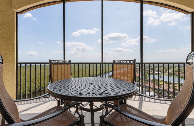 *NEW* Cape Harbour Penthouse 2bed/2bath Sunset Views