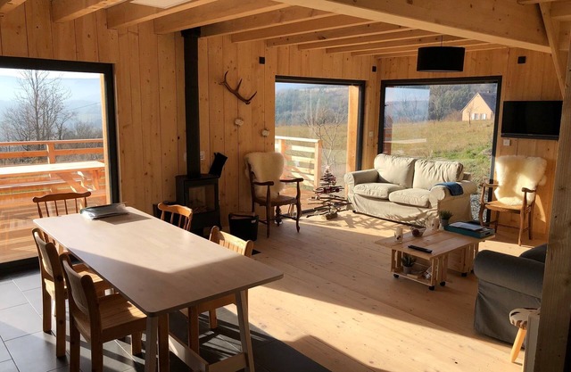 Nuevo chalet, con vistas al castillo de Murol y Sancy