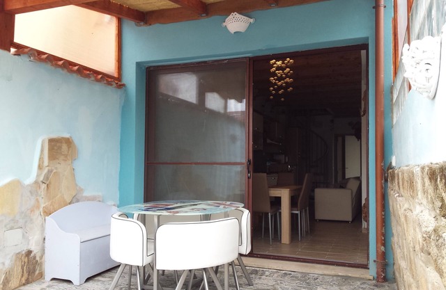 Casa nueva, acogedora y bonita con patio privado, a 2 km. del mar