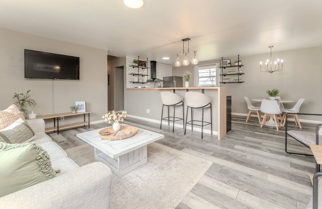 NEW! Cozy Ranch/ Sleeps 8/ 5 Mins to Grand Pk/ Just Mins to Downtown Westfield!