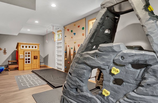 New! Creek/lakeview/ kids play area/Arcade/Hottub