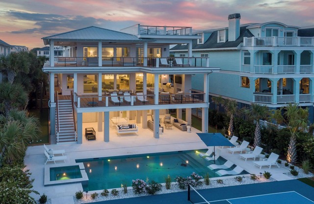 NEW CUSTOM HOME~ 620 Ocean Blvd. Now booking!! Pickleball, Bocce Ball, Putting Green, Pool/Spa