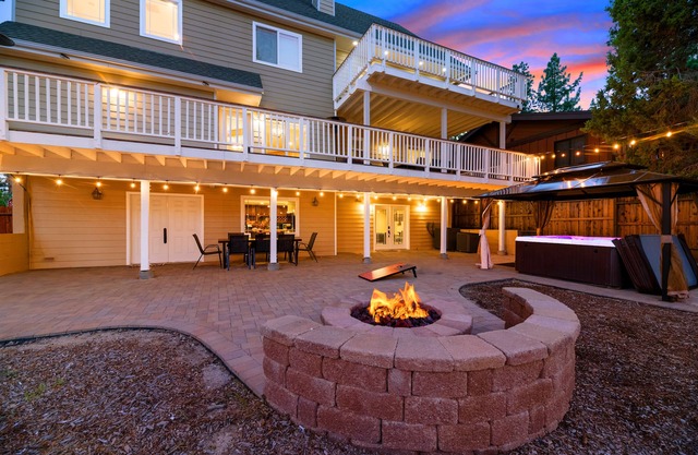 NEW DECOR ❤️ HotTub Pool Table Arcade Fire Pit King Beds 2 Fireplaces