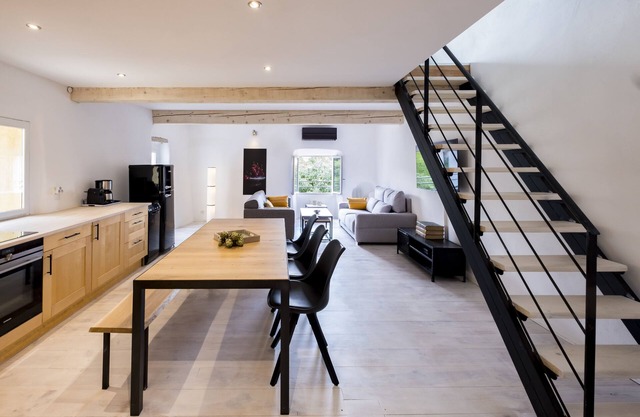 Nuevo centro de apartamentos Céret, terraza cubierta ubicada en Canigou