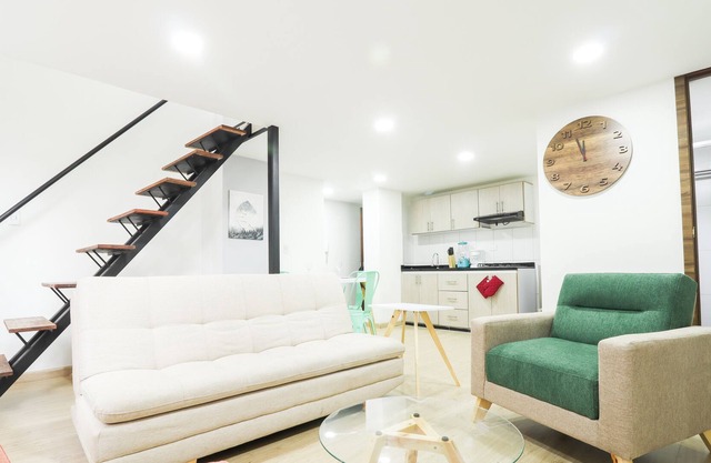 NUEVO DUPLEX CHAPINERO ESTILO PACÍFICO Y BRILLANTE / 2 CAMAS.