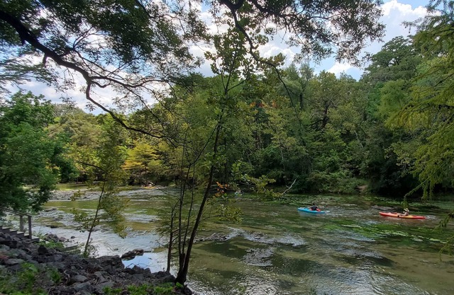 Guadalupe Riverfront Cottage, privado, pintoresco, conveniente