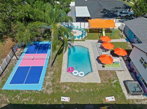 NEW-Heated Pool-Pickleball-Hot Tub-Movie Theater-Game Room-Playset-Basketball-10 Beds