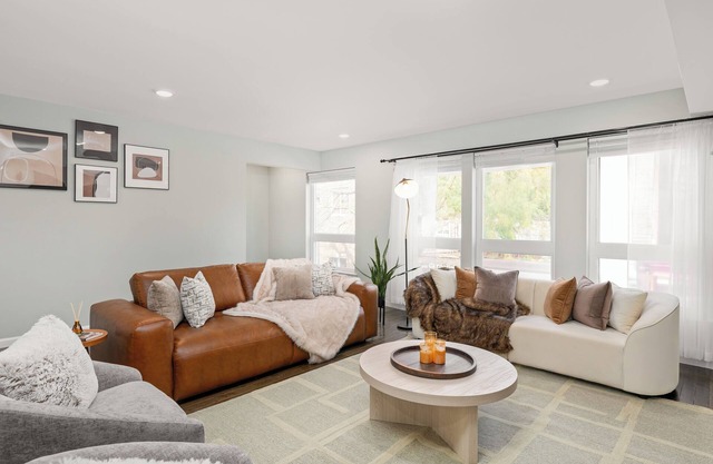New! King Bed, Sleeps 12, 1,800 sqft, 20 Minutes to NYC, Near PATH Train & Parks