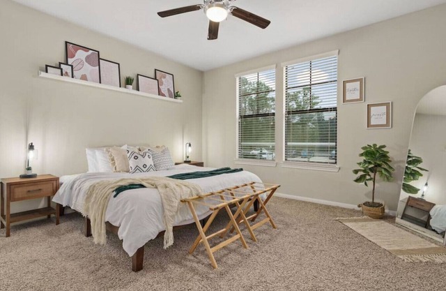 New ⭐️ King Bed Trendy 1 BR ⭐️ Resort Style w/ Pool