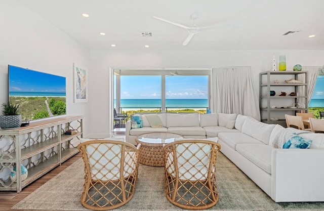 Captiva, Florida, Estados Unidos 33924. Direct Beach Front Estate con piscina / jacuzzi / juegos y más