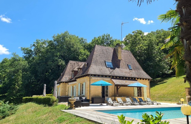 **NEW** - Lavayre - private pool, large garden and great views of Domme