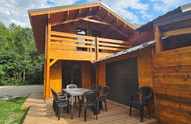 LES 2 ALPES VENOSC VILLAGE Chalet PESCALUNE 8 pers ski wifi